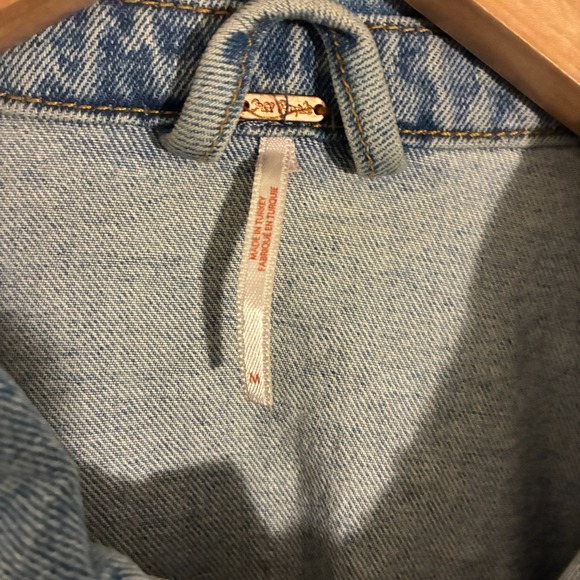 Free People Studded Distressed Demin Jacket Womens M Metal Button Boho Festival - Picture 3 of 10